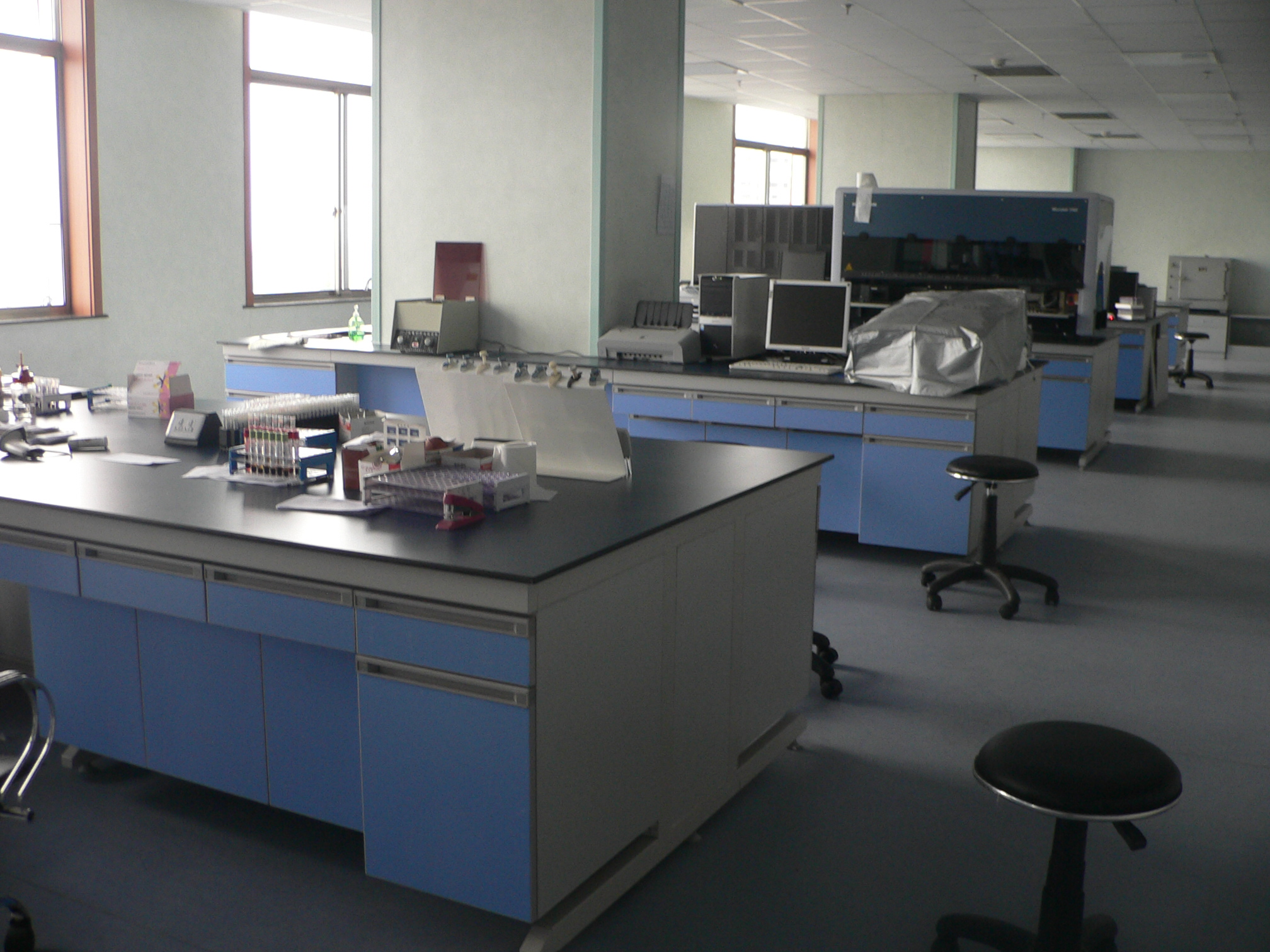 番禺君鴻無機(jī)化學(xué)實驗室設(shè)計與施工(圖2)